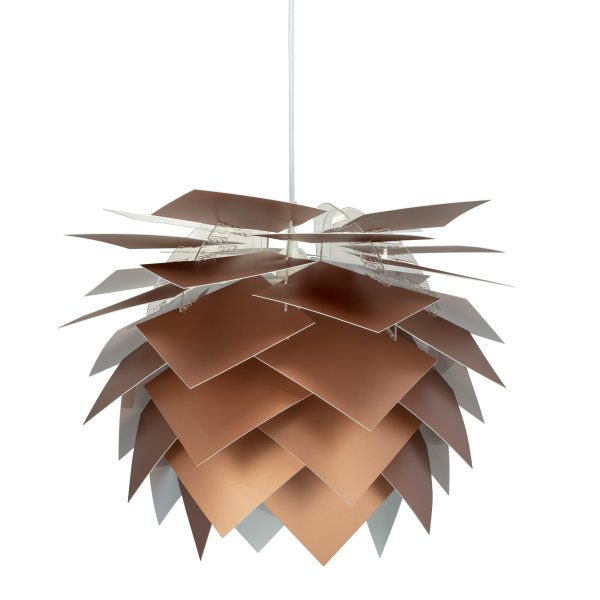 Illumin Ø45 Kobber loftslampe Fra Dyberg Larsen - Illumin fra Dyberg Larsen er en stilfuld og bæredygtig lampe, der kombinerer dansk design med funktionalitet og en bæredygtig måde at tænke på.