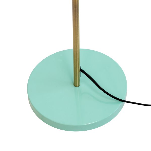 Ocean Flerfarvet gulvlampe Fra Dyberg Larsen - Ocean gulvlampe i nuancerne Curry/Messing/Turkis har en metalkonstruktion, kan vinkles op og ned og kommer med fodkontakt på bunden.