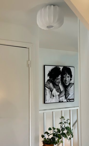 Madame Ø33 Hvid plafond Fra Aneta Lighting - Ser godt ud i sovev&aelig;relset, men kan ogs&aring; nemt placeres i andre rum.