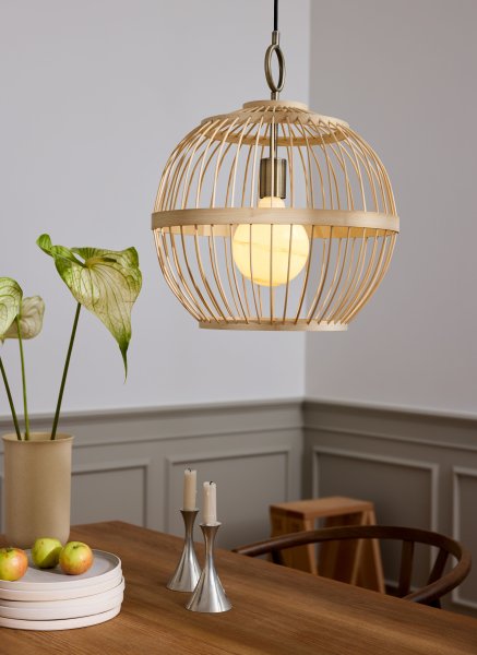 Stockholm Nordic Ø40 Natur loftslampe Fra Halo Design - Lavet af lyst træ&auml; giver den en elegant og varm følelse, der passer perfekt i både klassiske og moderne miljøer.