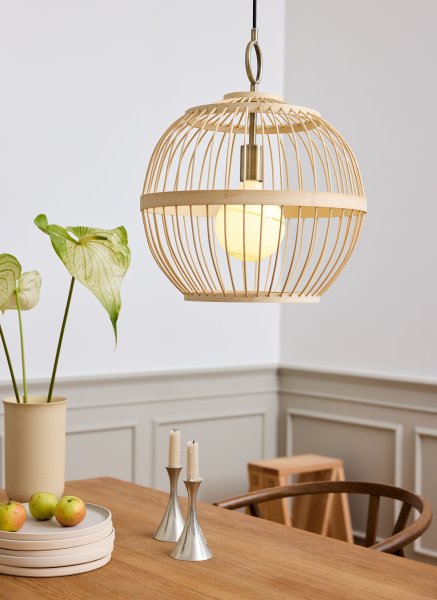 Stockholm Nordic Ø40 Natur loftslampe Fra Halo Design - Lavet af lyst træ&auml; giver den en elegant og varm følelse, der passer perfekt i både klassiske og moderne miljøer.