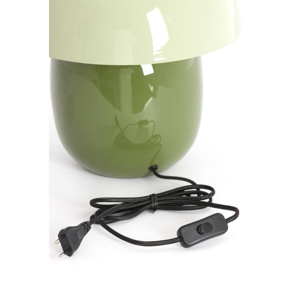 Mimosa 34cm Grøn bordlampe Fra Light & Living - Den har en varm farvekombination med en lysegr&oslash;n sk&aelig;rm og en olivengr&oslash;n base, der skaber et bl&oslash;dt og harmonisk udtryk.