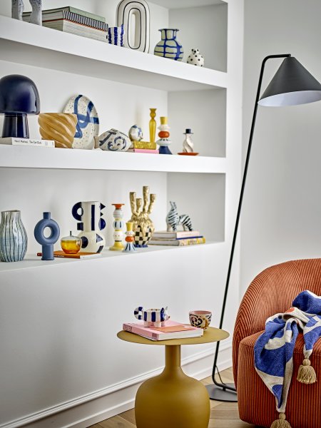 Paddy 26cm Blå bordlampe Fra Bloomingville - Hver lampe er unikt fremstillet, hvilket betyder, at der kan forekomme sm&aring; variationer i farve og form - og det er netop det, der g&oslash;r Paddy s&aring; speciel.