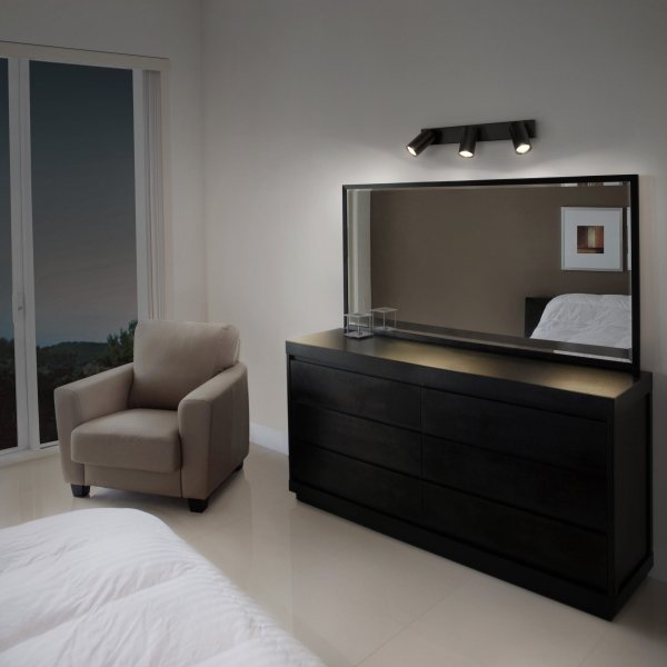 Octagon 3 Sort spotlight Fra Ledvance - Den n&auml;tta formen i kombination med de r&ouml;rliga spotlightsen g&ouml;r den m&aring;ngsidig och passar in i alla hem och stilar.