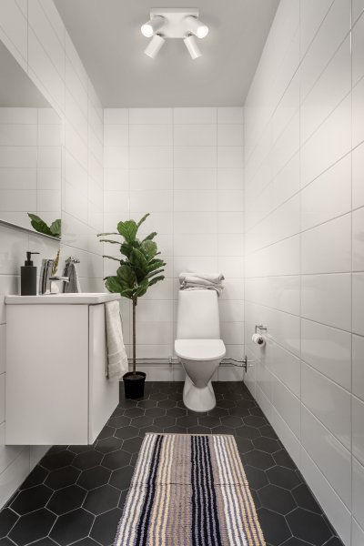 Octagon 4 Hvid spotlight Fra Ledvance - Den n&auml;tta formen i kombination med de r&ouml;rliga spotlightsen g&ouml;r den m&aring;ngsidig och passar in i alla hem och stilar.