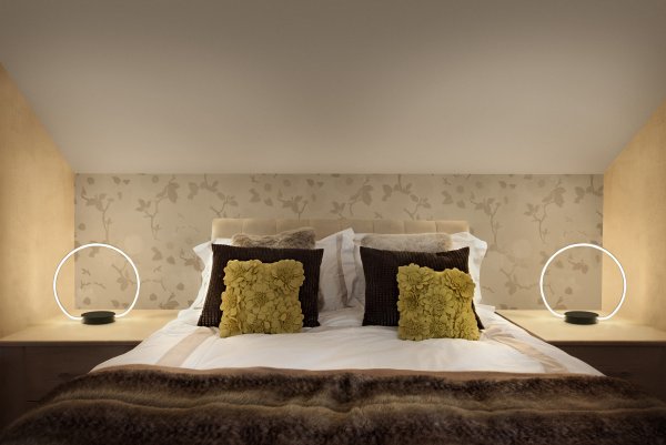 Aura 35cm Sort bordlampe Fra Ledvance - Lampan &auml;r 3 stegs dimbar med touch-str&ouml;mbrytaren p&aring; lampfoten s&aring; du kan justera ljusstyrkan efter behov.