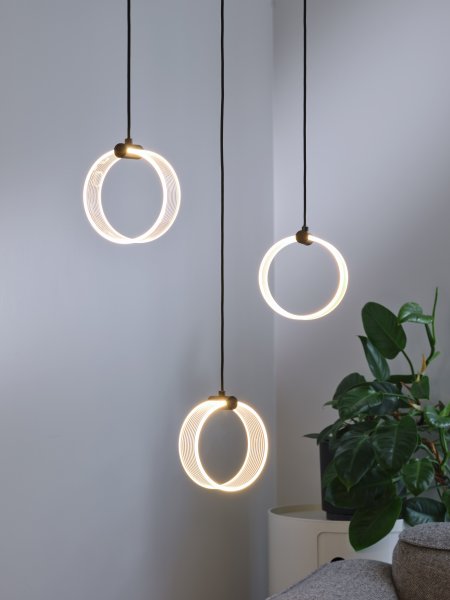 Circle PL 66cm Sort loftslampe Fra Ledvance - I f&oslash;rste trin lyser lampen i et varmt hvidt lys; 3000K, i anden fase skinner den i koldt hvidt lys p&aring; 4200K og i tredje skinner den i 6500K (dagslys).