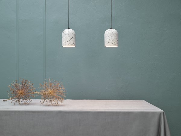 Zoom billede af Pill Ø15 Hvid loftslampe Fra Osram - &Ouml;ppningen i botten g&ouml;r att du f&aring;r ett bl&auml;ndfritt ljus riktat ner&aring;t.