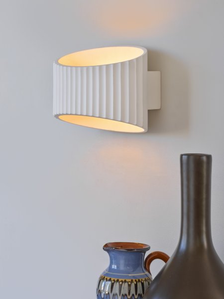 Plaster Band 25cm Hvid væglampe Fra Ledvance - Plaster Band &auml;r en modern v&auml;gglampa gjord av gips.