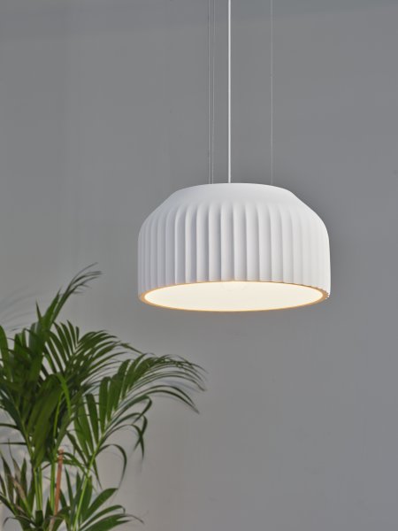 Plaster Routes Ø30 Hvid loftslampe Fra Ledvance - Plaster Routes &auml;r en modern pendel gjord av gips.
