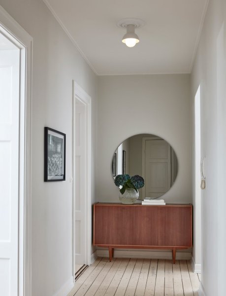 Down Ø20 Beige plafond Fra CO Bankeryd - Down plafond har et ungdommeligt og skandinavisk design, der med sit atmosf&aelig;riske lys passer perfekt ind i gangen eller k&oslash;kkenet.