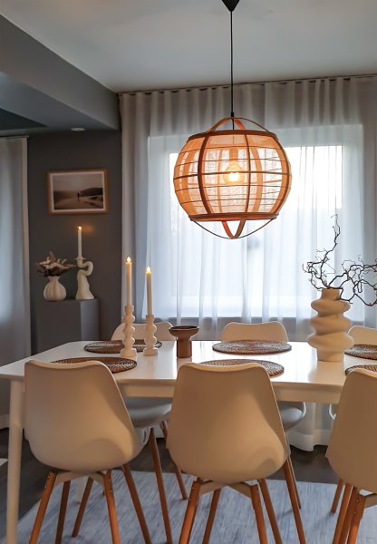 Borneo Ø50 Natur loftslampe Fra Aneta Lighting - Husk, at naturlige træer kan variere i farve, struktur og grenmærkning, hvilket gør hver lampe unik i sit udseende.