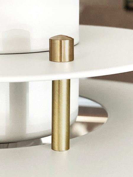 Primus II Ø43 Mat hvid/messing loftslampe Fra Belid - Primus er en populær pendel med et nutidigt design, der er blevet tilpasset trends gennem årene.