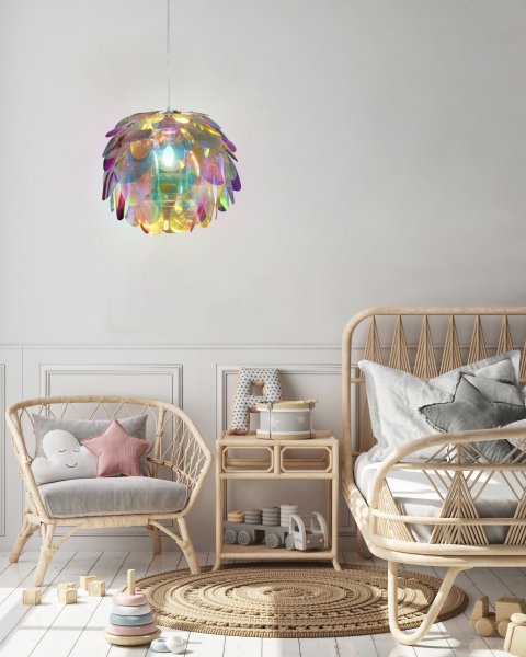 Clover Ø40 Flerfarvet loftslampe Fra Trio Lighting - Lampen har plastikblade i regnbuens farver &ndash; lilla, rød, grøn, blå og gul &ndash; og tilføjer en glad atmosfære.