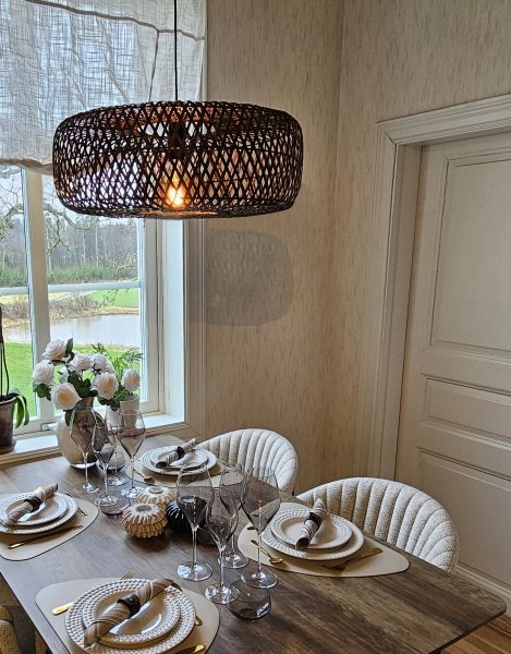 Savanna Ø40 Brun loftslampe Fra Aneta Lighting - Savanna loftslampe er en naturlig og jordnær lampe, der er perfekt til det moderne, skandinaviske hjem.
