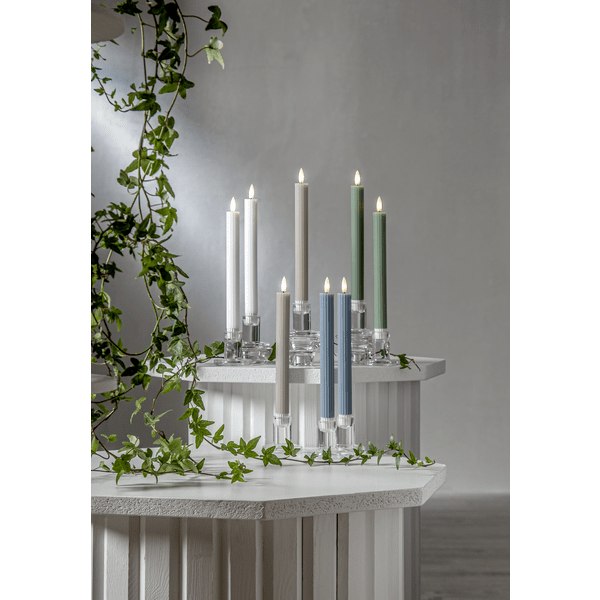 LED Antiklys Flamme Stripe Grøn Fra Star Trading - Disse lys har en silikonebelagt fod, der g&oslash;r, at lysene st&aring;r mere fast i lysestagen.