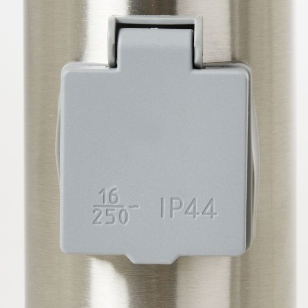 Chorus 50cm Stål pullerter Fra Brilliant - Den er nem at installere, hvor der allerede er en base, og har også en integreret stikkontakt, der gør det muligt at tilslutte haveredskaber eller andet udstyr.