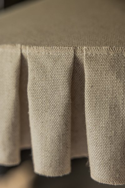 Vesta Skærm Ekskl. Ophæng Ø75 Natur loftslampe Fra Alde & Lind - Moderne lampesk&aelig;rm i rustikt h&oslash;rstof, indvendigt med hvid reflekterende overflade og fl&aelig;sekant med foldede l&aelig;g.