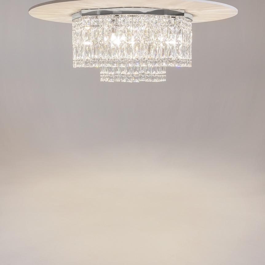 Dune Ø45 Chrom krystal Fra Maytoni - De funklende prismer fanger lyset og skaber en luksuri&oslash;s atmosf&aelig;re i rummet.