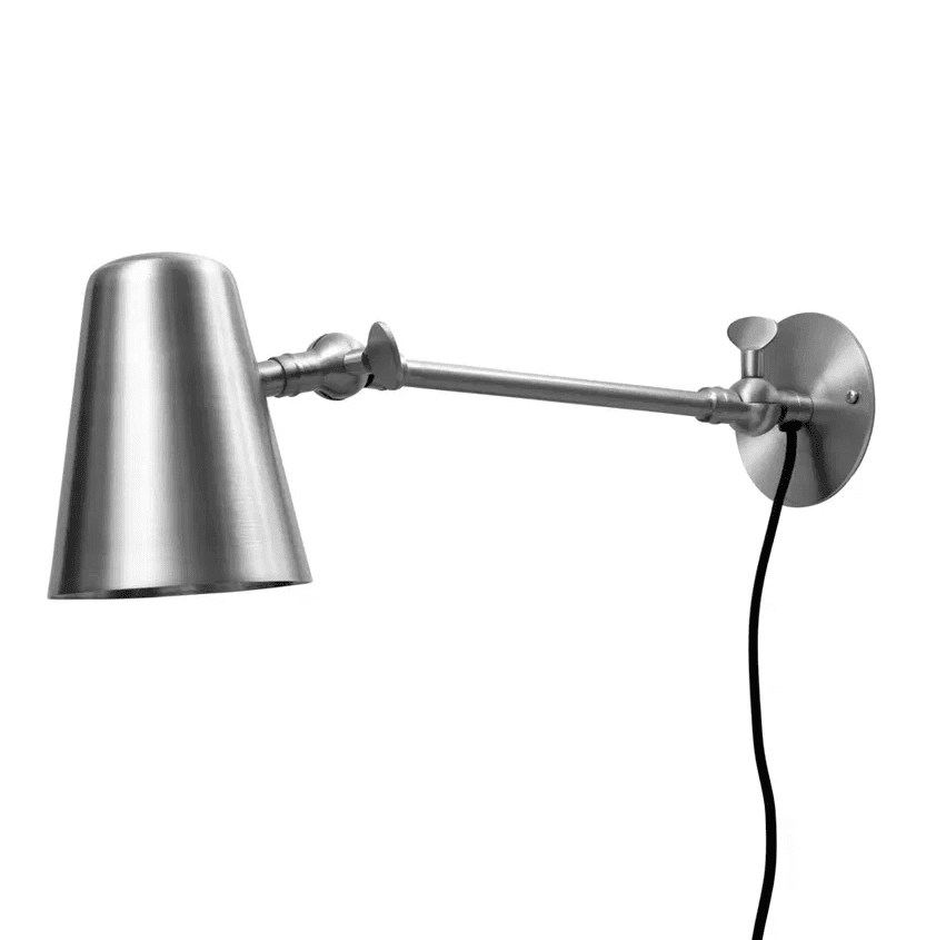Vala Long 42cm Børstet stål væglampe Fra H. Skjalm P - Den passer perfekt i entr&eacute;en, langs k&oslash;kkenbordet eller som sengelampe.