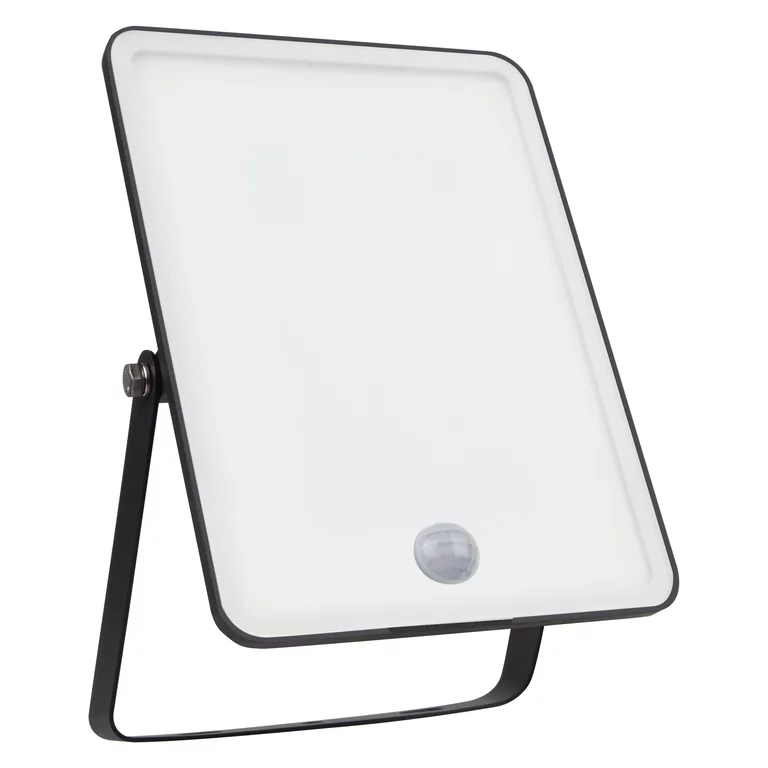 Floodlight Essential Sensor 50W Sort udendørslampe Fra Ledvance - Ideel til indk&oslash;rsler, facader, garager og andre overflader, hvor der er behov for sikker og p&aring;lidelig belysning.