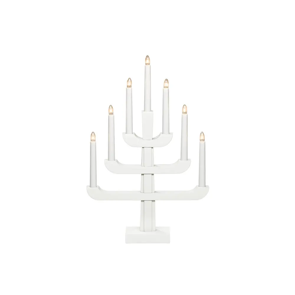 Candelabra 7 Lights Hvid Fra Konstsmide - Med sine tre stilfulde niveauer og syv varmhvide lys kombinerer den klassisk charme med moderne design.