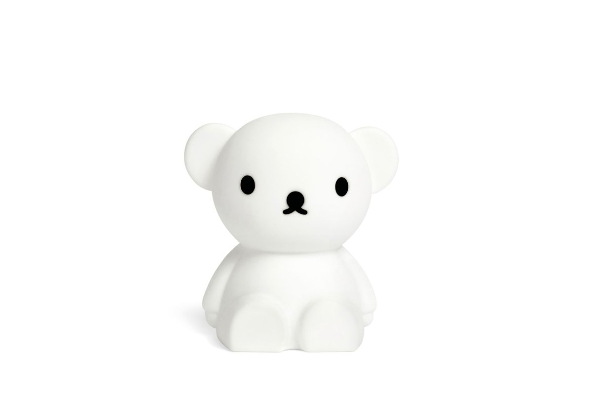 Bundle of Light - Boris Mini Hvid børnelampe Fra Mr Maria - Tilføj noget lys og glæde til din dag og dit hjem med denne charmerende Boris-lampe.