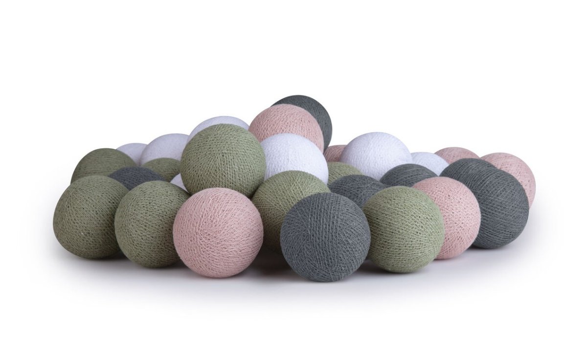 Irislights Summer Bouquet 20-lights Flerfarvet Fra Irislights - Den er perfekt til at lyse dit hjem op og giver et varmt lys, der skaber en behagelig atmosf&aelig;re.