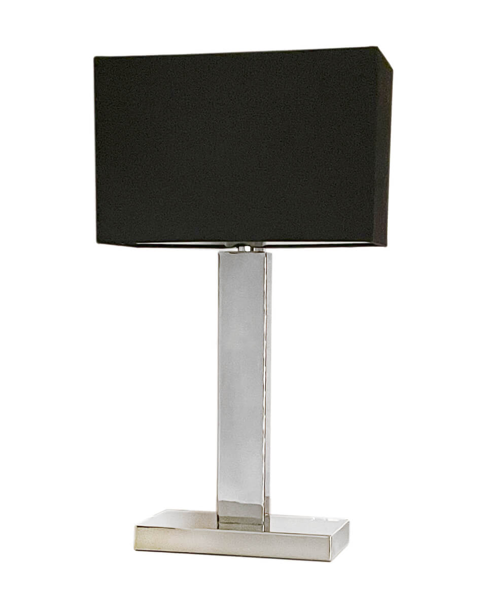 Prime 47cm Krom bordlampe Fra By Rydéns - Udforsk mulighederne med Prime bordlampen i metal og stofsk&aelig;rm, og lad dens elegante design og diskrete belysning skabe en fortryllende effekt i dit vindue.