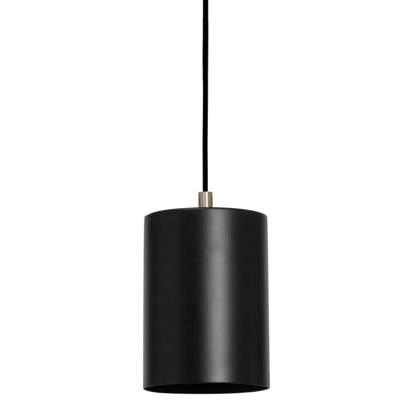 Nord Ø10 Sort vindueslampe Fra H. Skjalm P - Nord pendellampe i metal med en mat sort finish er en håndlavet lampe med en elegant cylindrisk form, der giver et blødt og behageligt lys nedad.