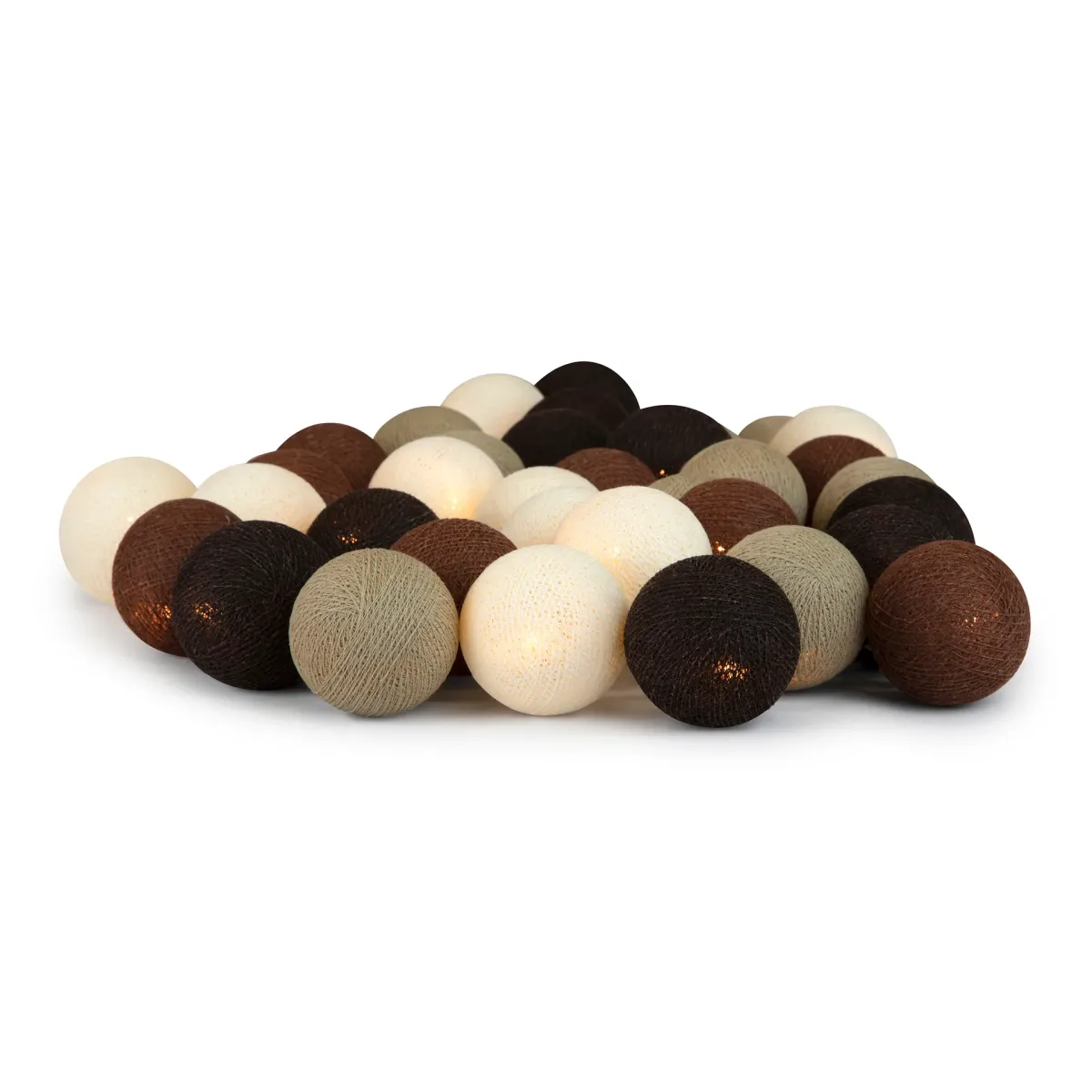 Irislights Brownie 20-lights Brun Fra Irislights - Lysk&aelig;den leveres med kugler, der er h&aring;ndlavede i bomuld og polyester i forskellige brune nuancer, der spreder et flot sk&aelig;r, n&aring;r de er t&aelig;ndt.