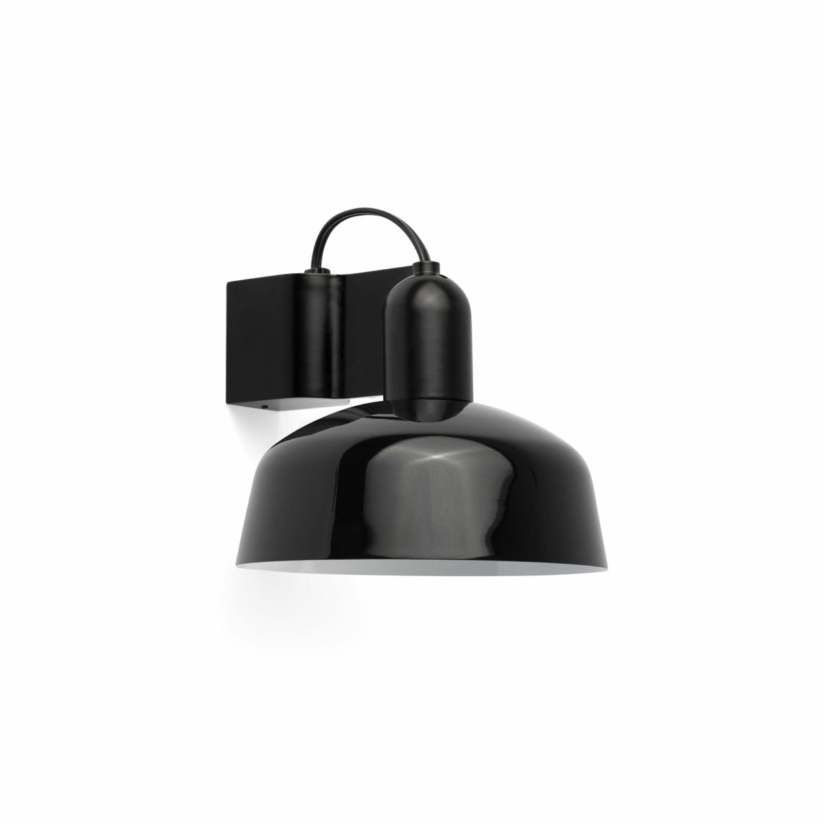 Tatawin Ø18 Sort væglampe Fra Faro Barcelona - Tatawin er en v&aelig;glampe med sort struktur og sort metalsk&aelig;rm, der giver et fokuseret lys.