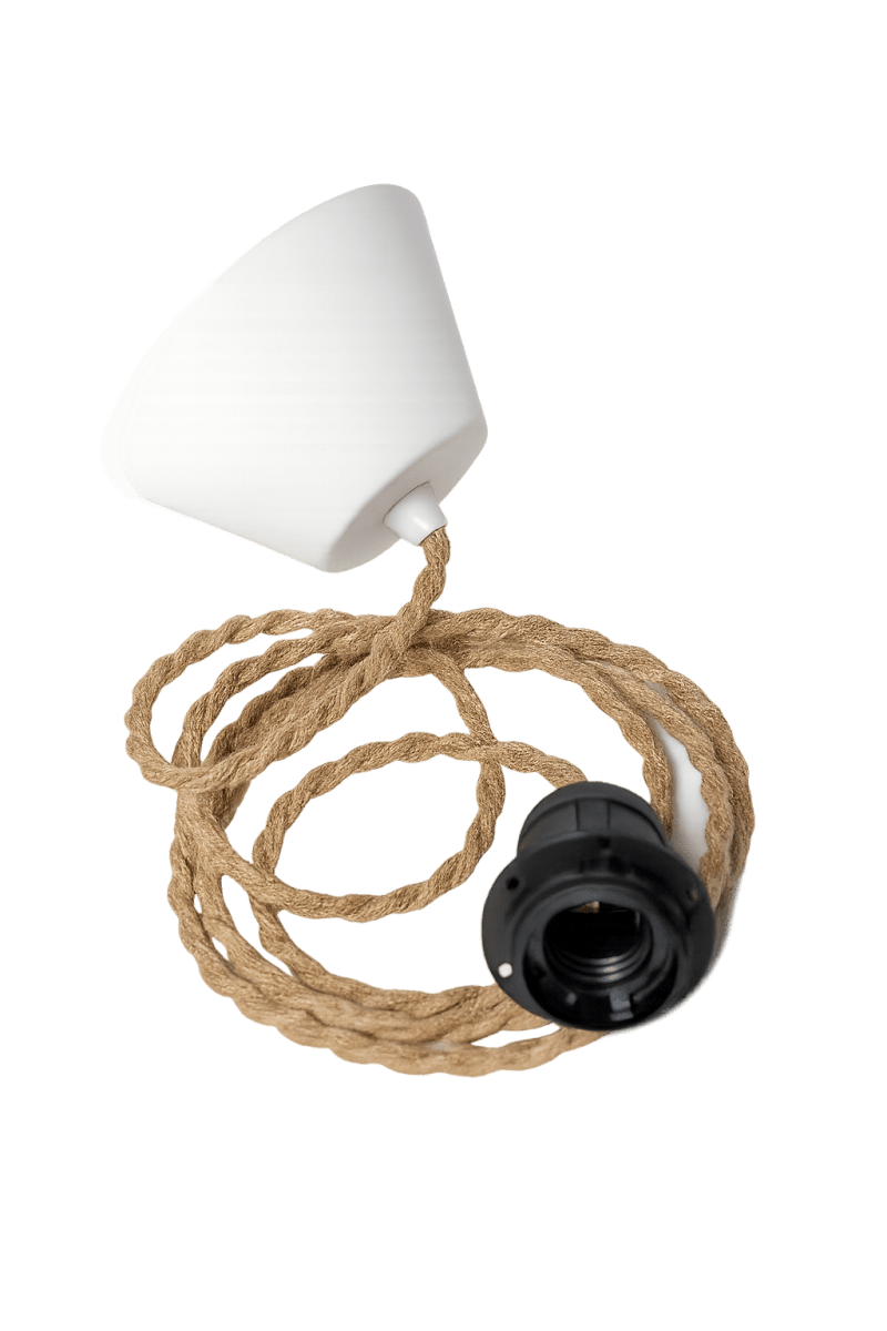 Loftophæng Tekstil 2m Forvrænget natur Fra Alde & Lind - Et loftoph&aelig;ng med snoet tekstilbetrukket ledning, designet til at passe til Alde&amp;Linds loftslampesk&aelig;rme med E27-fatning.