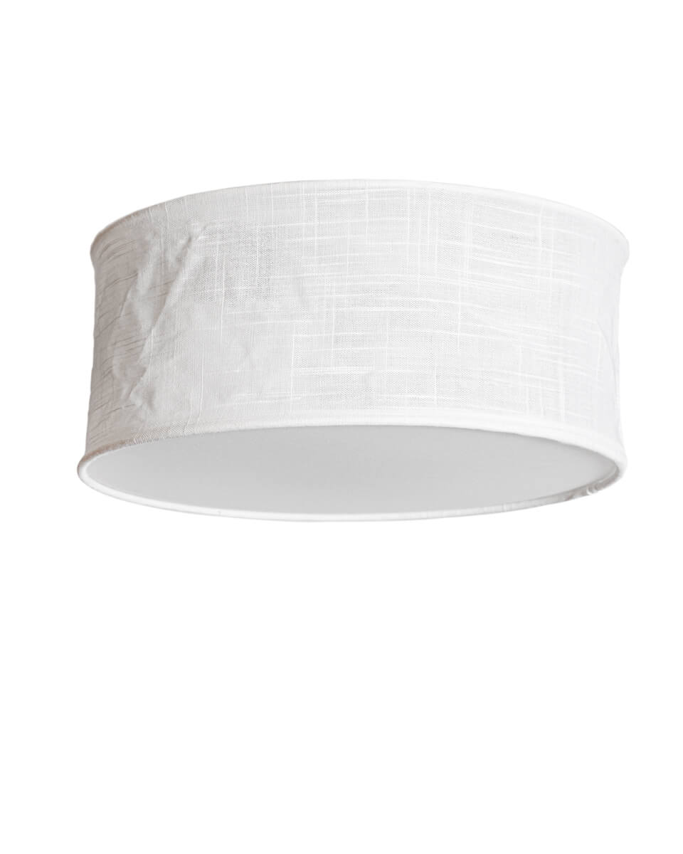 Vita Ø40 Hvid plafond Fra By Rydéns - Med en diameter p&aring; 40 cm og en højde på På 19,5 cm har Vita plafond en imponerende tilstedeværelse i rummet.