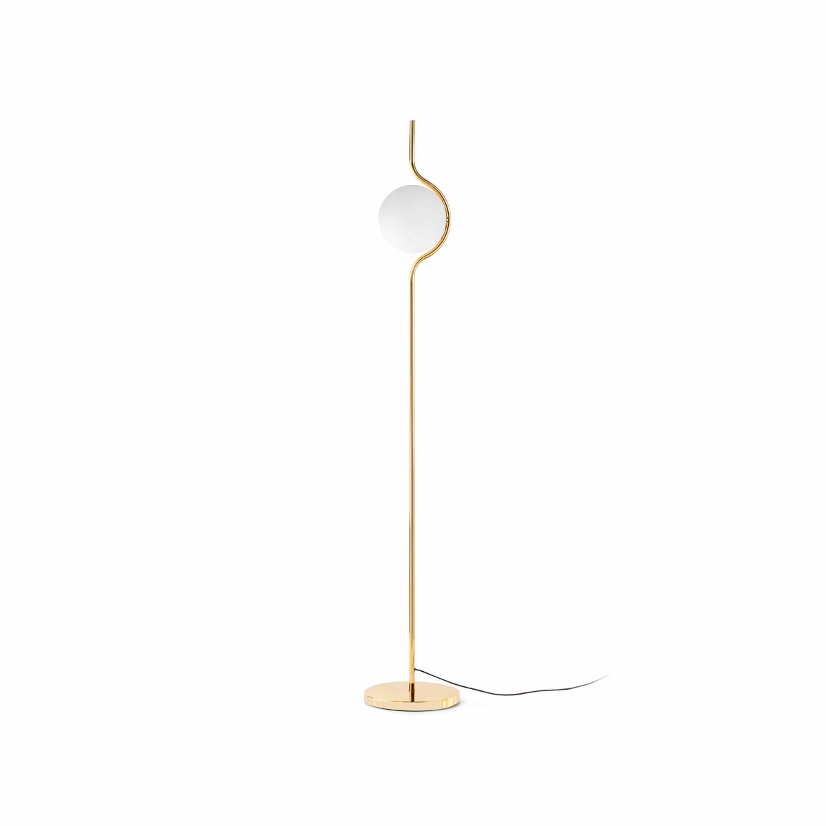 Le Vita Guld gulvlampe Fra Faro Barcelona - Le Vita er en designserie fra Nahtrang, der er kendetegnet ved sin elegante enkelhed.