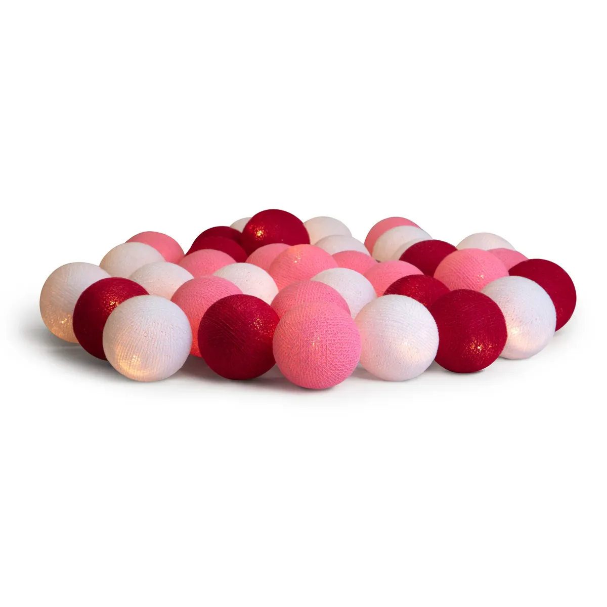 Irislights Flamingo 20-lights Lyserød Fra Irislights - Den vidunderlige Flamingo lysk&aelig;de kommer fra svenske Irislights og er en farverig dekorativ belysning med h&aring;ndlavede kugler i bomuld og polyester.