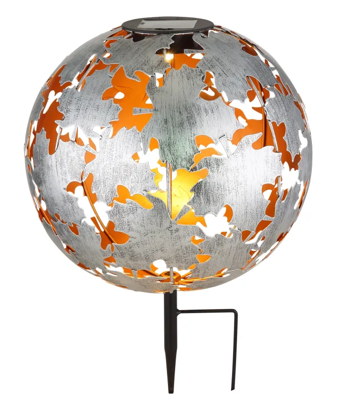 Earth Sølv solcellelampe Fra Globo Lighting - Laddas av solen under dagen och t&auml;nds automatiskt i skymningen.