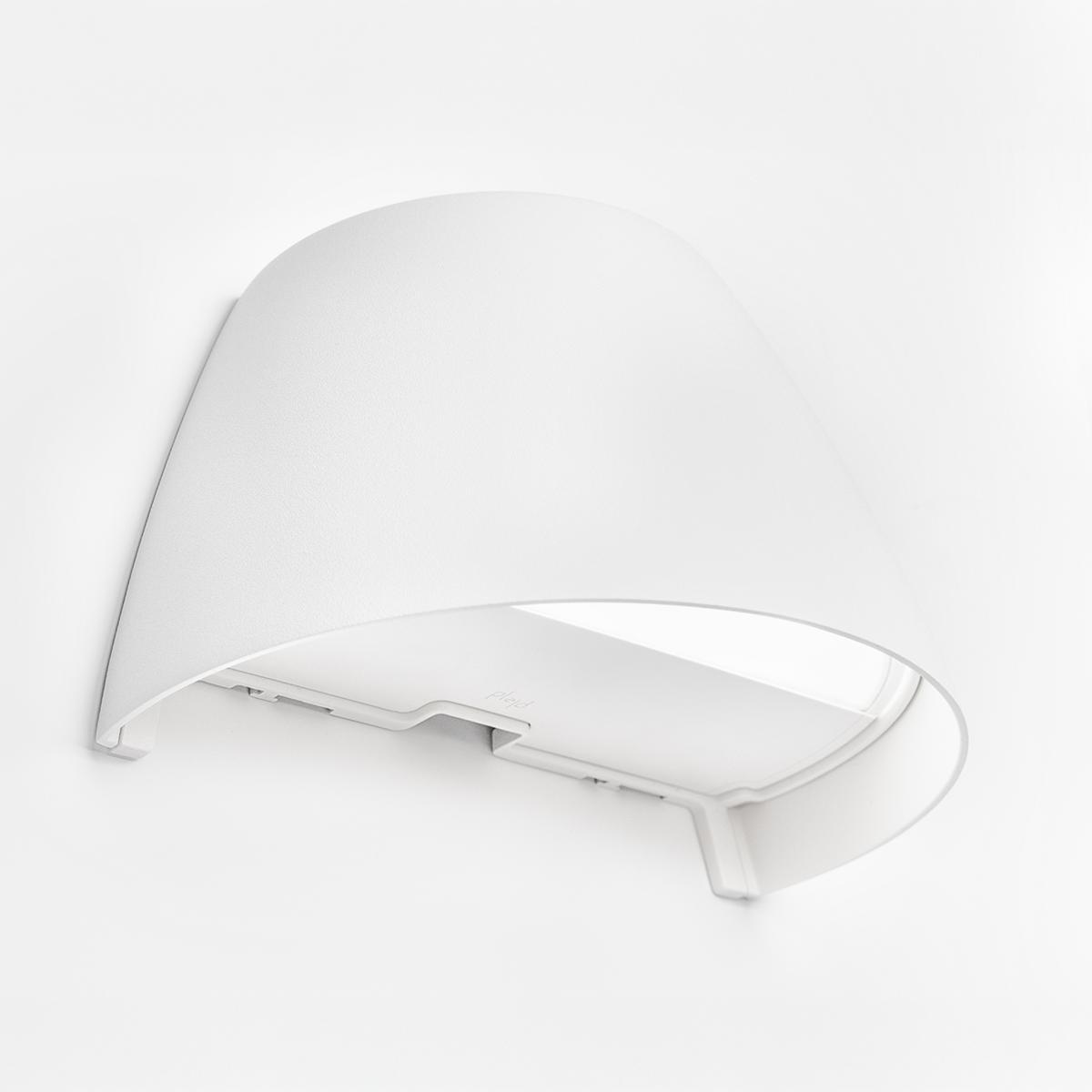 Væglampe OUT-02 Hvid Fra Plejd - OUT-02 er en smart v&aelig;glampe til udend&oslash;rs brug med justerbar hvid og indbygget LED, designet til f.