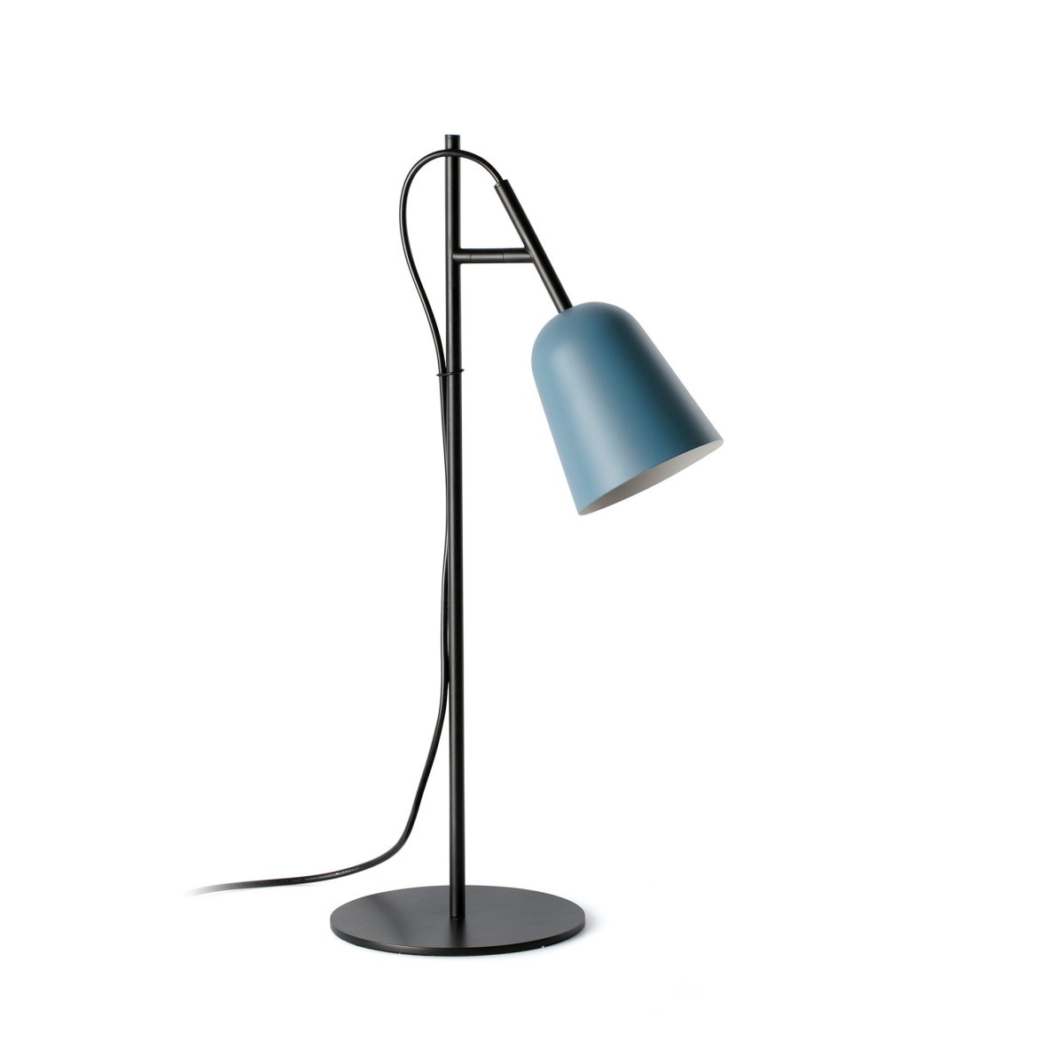 Studio 55cm Blå skrivebordslampe Fra Faro Barcelona - Studio er en elegant bordlampe designet af Nahtrang - inspireret af ikonisk design fra 1950'erne, fortolket med moderne enkelhed.