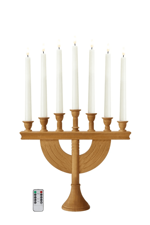 Torpa 7L Brun plet Fra Markslöjd - Med en timer p&aring; 2, 4, 6 eller 8 timer og et ledningsfrit design er lysestagen nem at placere i dit hjem.