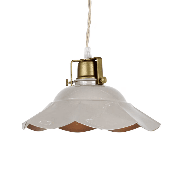 Frida Ø25 Beige vindueslampe Fra Strömshaga - Lampen har en naturfarvet snoet tekstilledning og en messingsokkel.