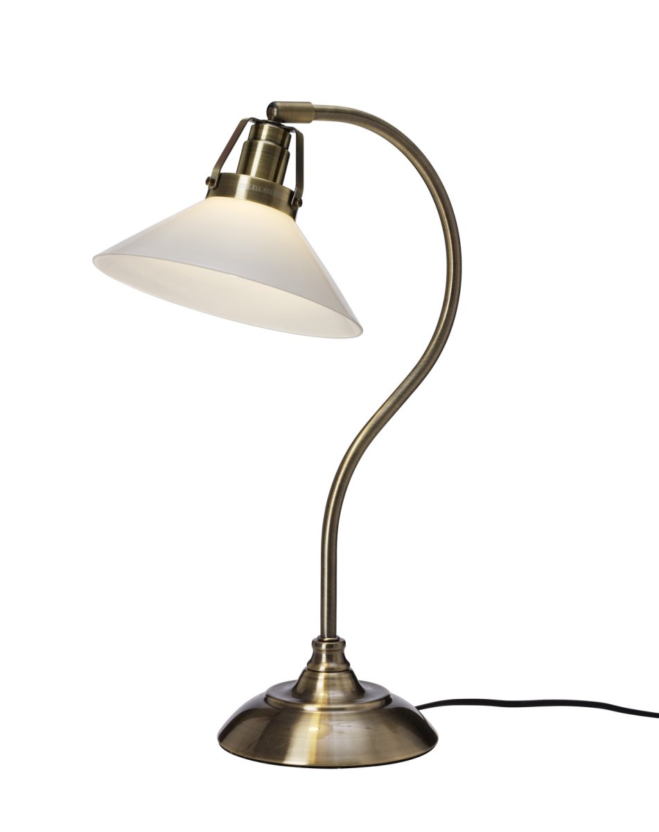 Skomakare 47cm Antik messing bordlampe Fra Cottex - Skomagerbordlampe i antik messing med vipbar, opal hvid glasskærm til fleksibel belysning.