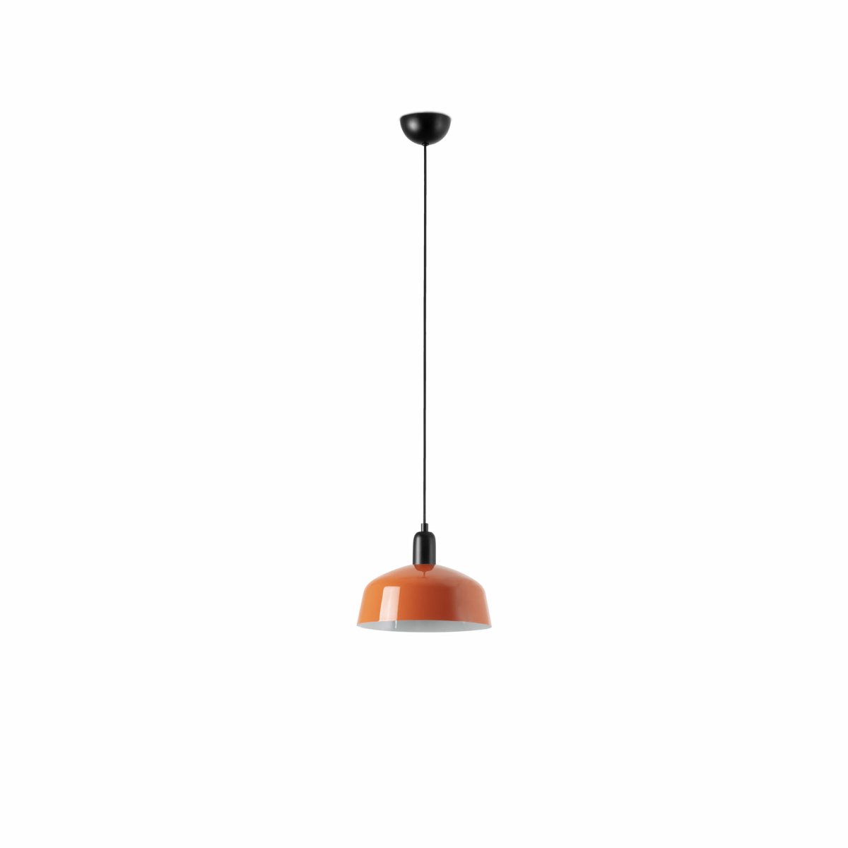 Tatawin Ø25 Rød-orange loftslampe Fra Faro Barcelona - Tatawin er en loftslampe med en sort struktur og en r&oslash;d-orange metalsk&aelig;rm, der spreder et rettet, atmosf&aelig;risk lys.