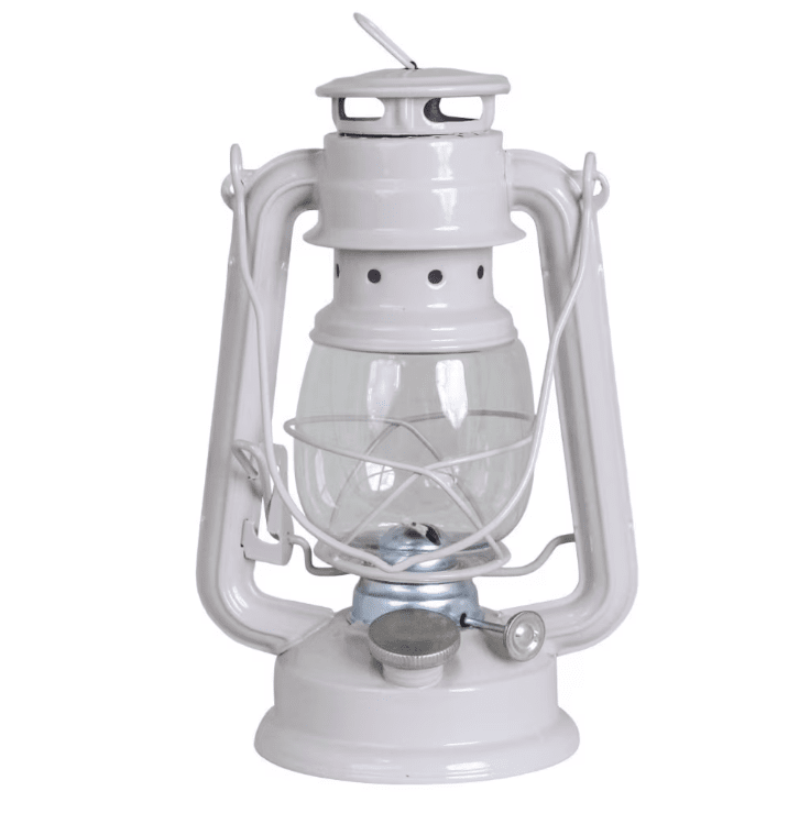 Storm Lantern small Beige Fra Strömshaga - En lanterne i klassisk design, der passer perfekt i kabinen, udenfor p&aring;&aring; trappen eller til strandh&aelig;ngek&oslash;jen for maksimal hygge.