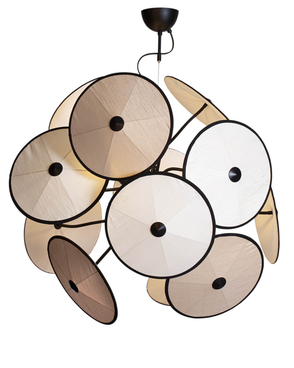 Cappello Ø82 Beige loftslampe Fra By Rydéns - Cappello l&oslash;fter dit v&aelig;relse til nye niveauer med dets st&oslash;rrelse og fleksibilitet.