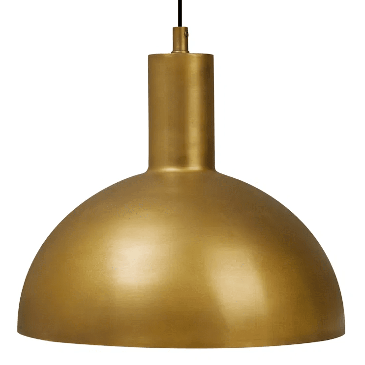 Mid Ø25 Rå messing loftslampe Fra H. Skjalm P - Denne større udgave af den klassiske pendel passer perfekt i åbne køkkener og spisestuer, hvor den giver generøst lys og en indbydende atmosfære.