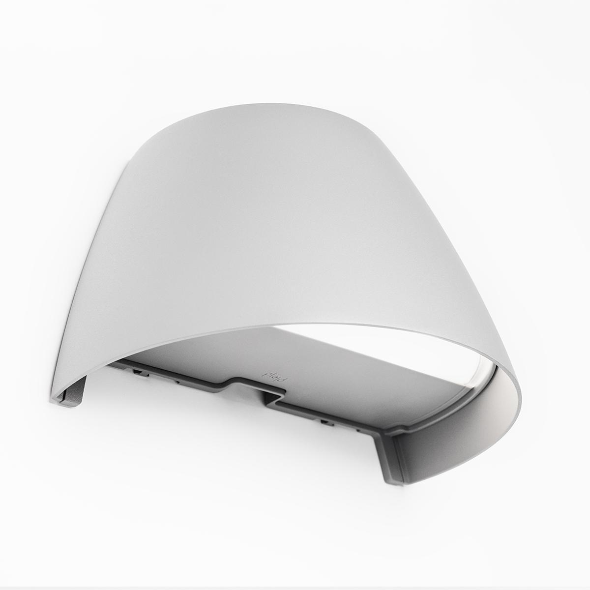 Væglampe OUT-02 Grå Fra Plejd - OUT-02 er en smart v&aelig;glampe til udend&oslash;rs brug med justerbar hvid og indbygget LED, designet til f.