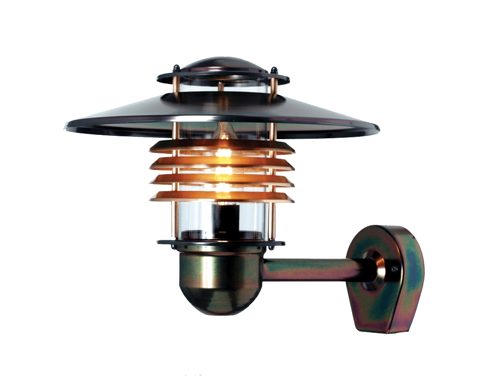 Arnäs Oxideret kobber udendørslampe Fra Westal - Den er lavet af kobber med en mørk oxideret overflade, som giver den holdbarhed og lang levetid.