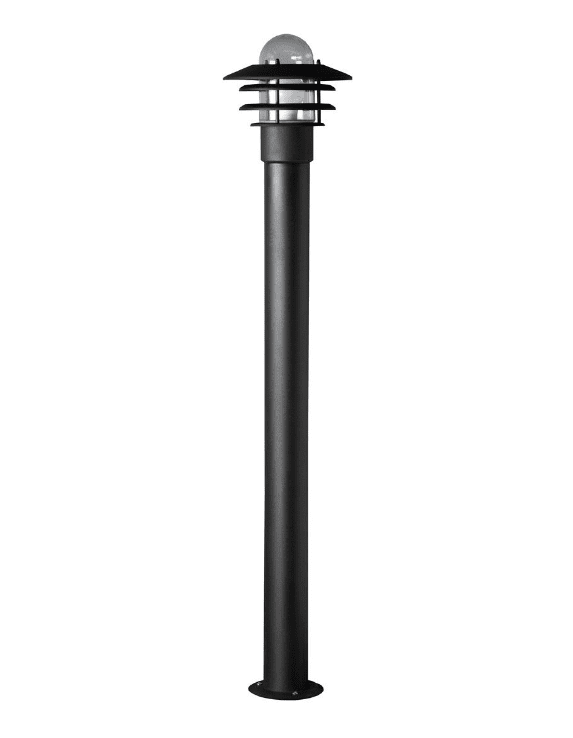 Käpylä 110cm Sort pullerter Fra Airam - En glaskuppel beskytter lyskilden og leder lyset op og ned samt mellem armaturets farvematchede lameller.