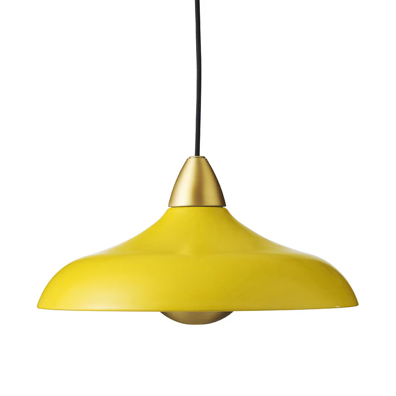 Urban Wide Ø36 Gul loftslampe Fra Superliving - Forbedre dit hjem med den moderne Urban Wide pendel, en stilfuld kombination af matgul finish og elegante messingdetaljer.